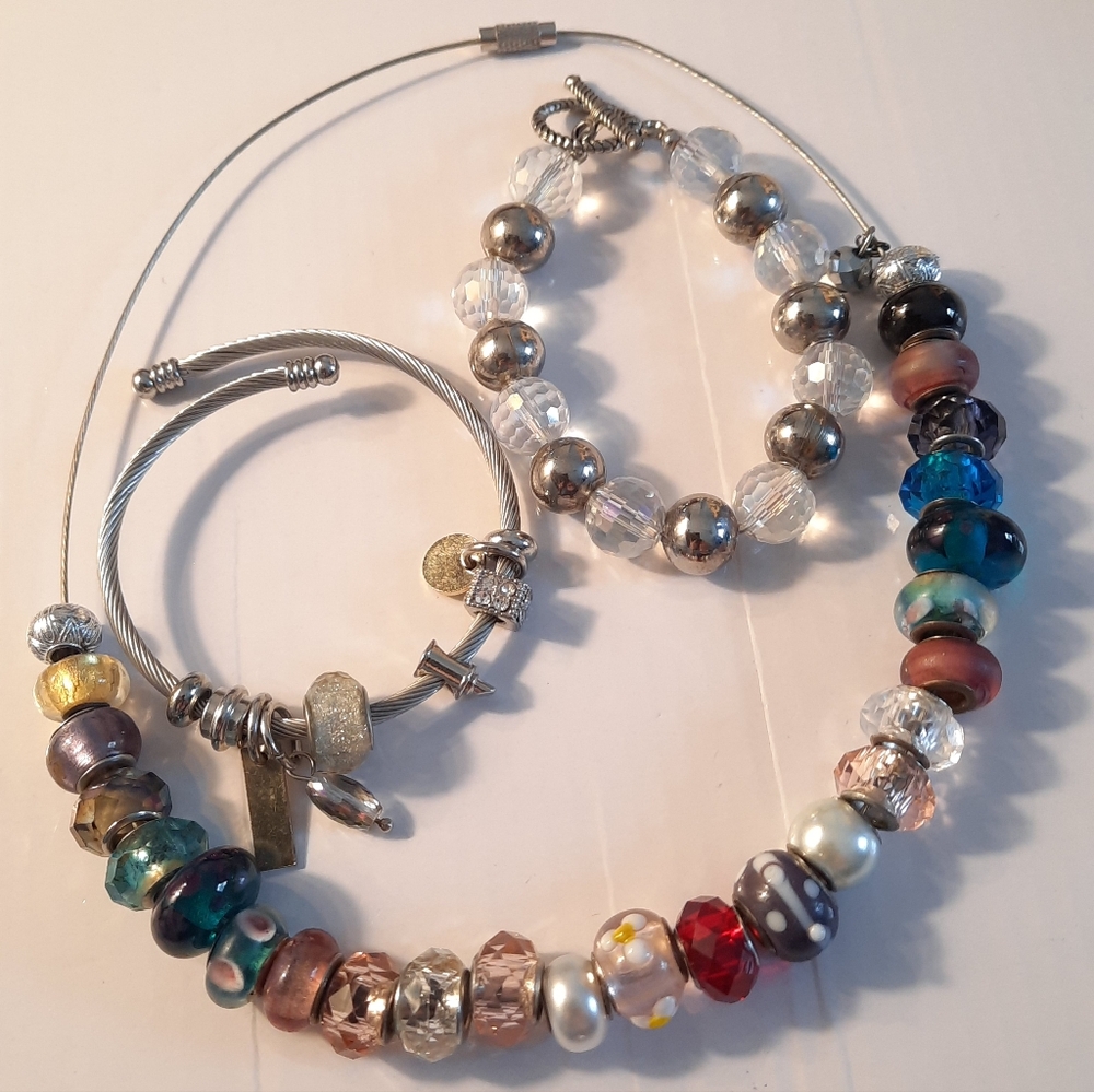 Elegant Multi-Color Beaded Jewelry Set Neclase And 2 Bracelets